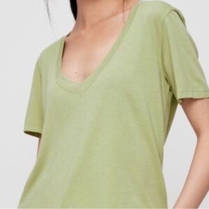 NWT ARITZIA Babaton Foundation Green Vneck T-shirt Top